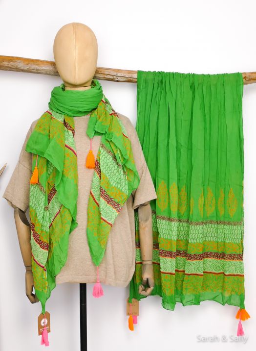 BW Schal: indisches Muster Grün + Neon Stickerei
